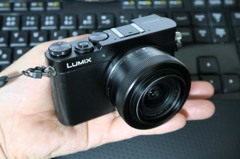 手のひらマイクロフォーサーズ機
