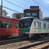 GSEとすれ違う東京メトロ千代田線