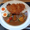 彩り野菜の手仕込みロースかつカレー