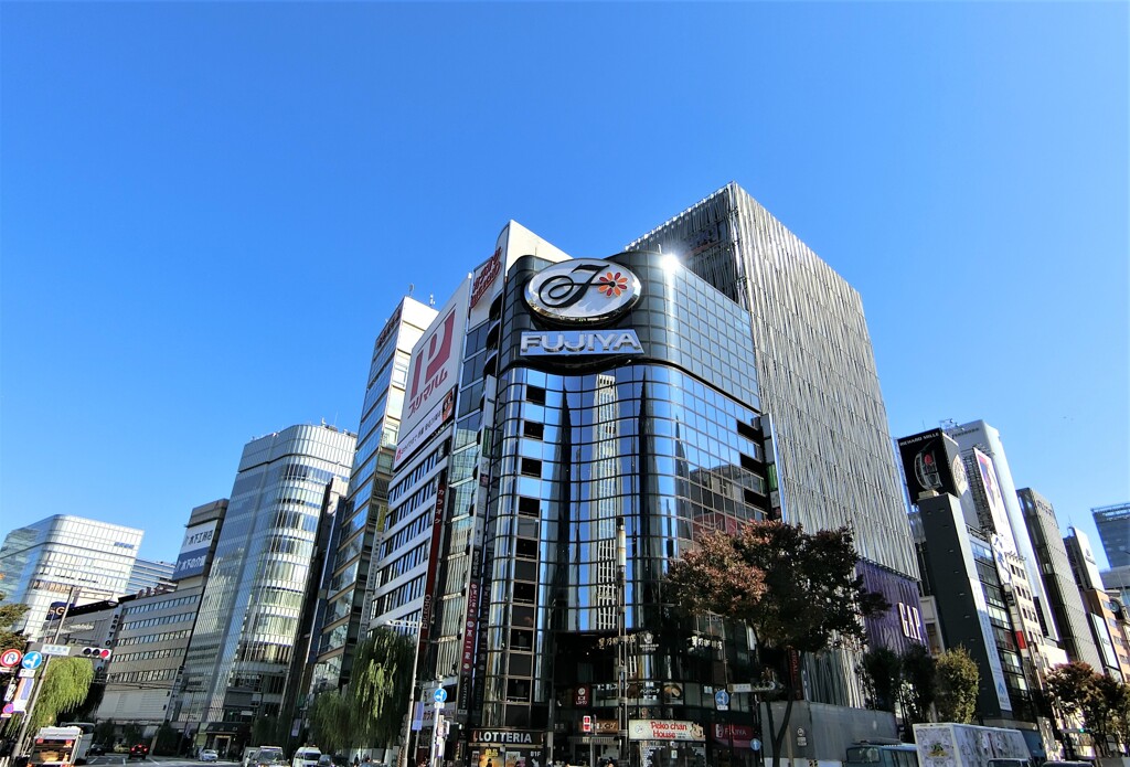 数寄屋橋交差点前