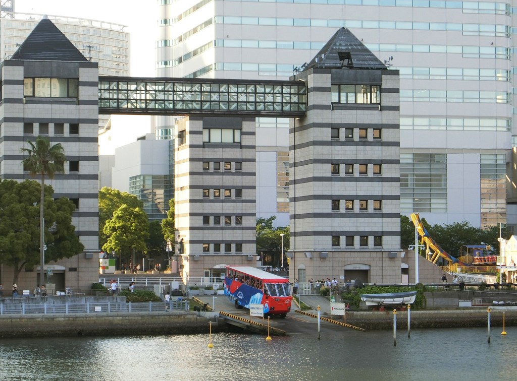 あ、水陸両用バスだ！