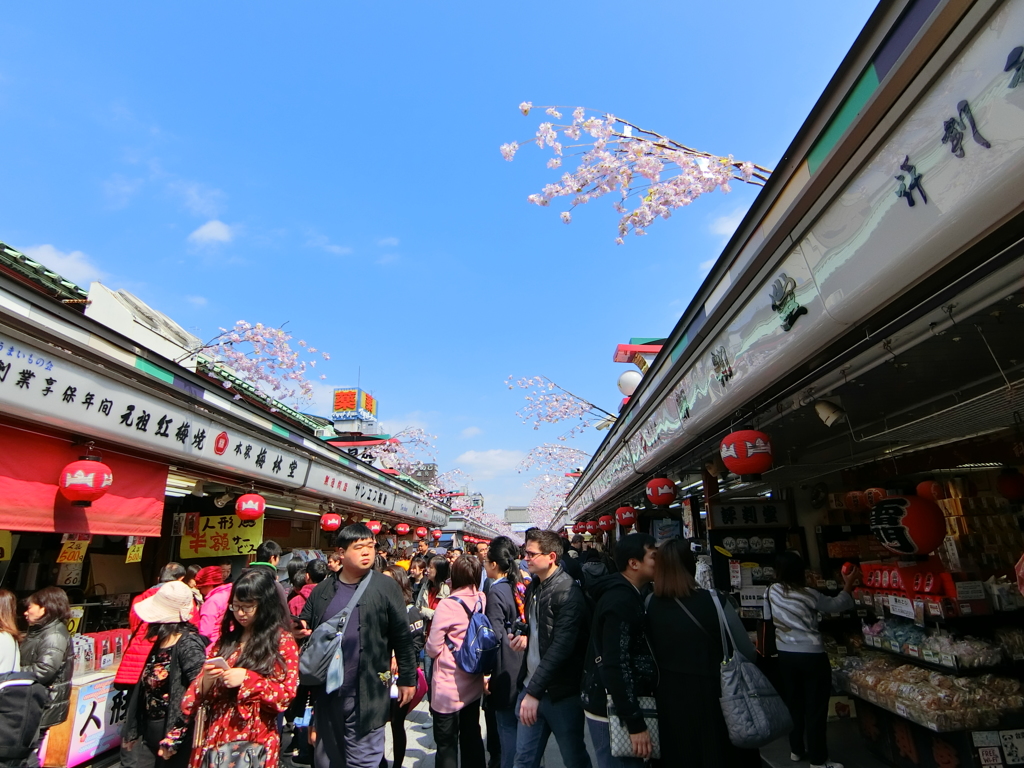 大混雑の仲見世