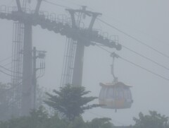 雨のロープウェイ