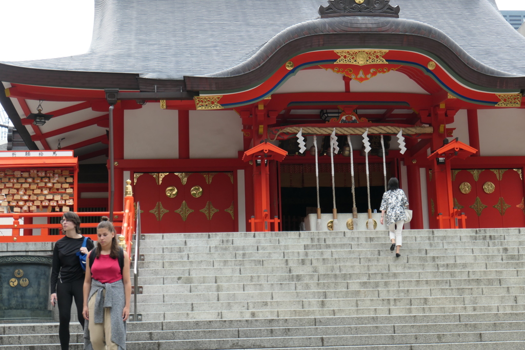 花園神社拝殿