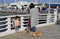 舵を背負った女の子