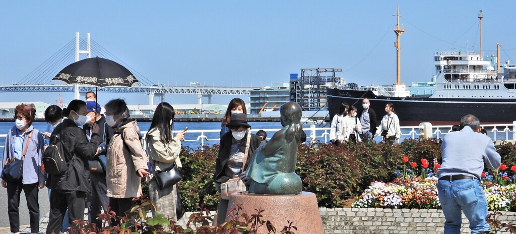 赤い靴の女の子像