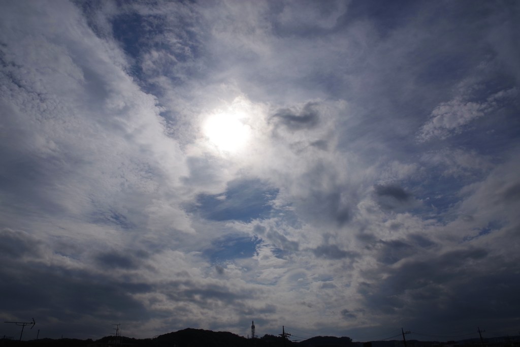 踊り出す雲
