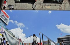 ビックカメラ西口店前