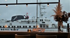 ロイヤル・ウイングが帰港