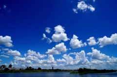 白い雲がプカプカ