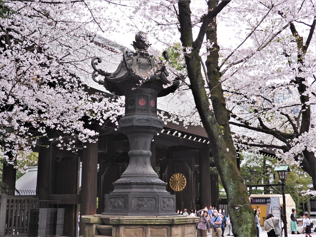 神門と灯篭