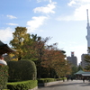 写経供養塔とスカイツリー