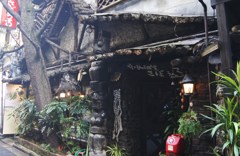 山小屋風というより…