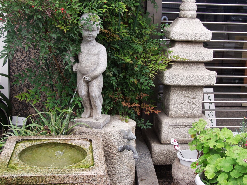 石材店の小便小僧