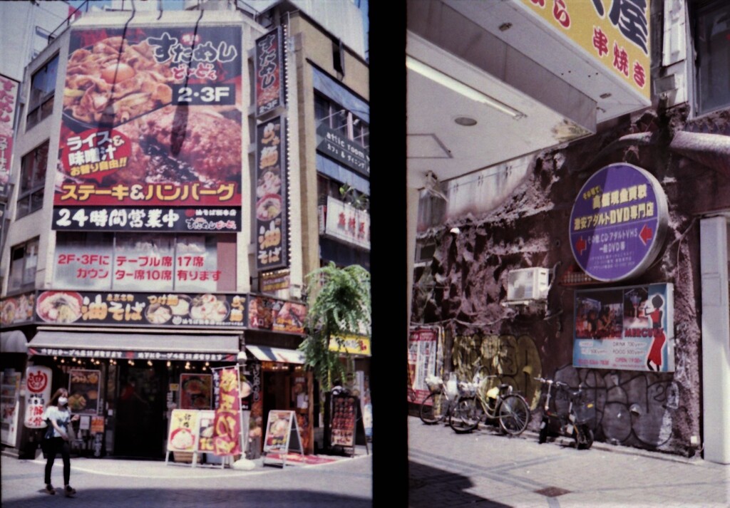 新宿大ガード向かいの小路
