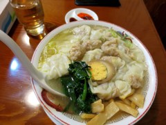 人気のワンタン麺