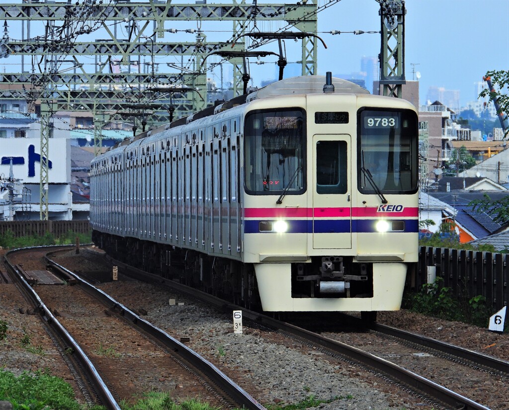 京王多摩センター行