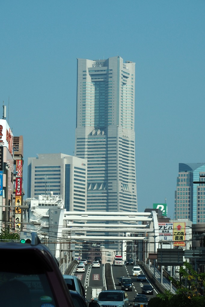 横浜駅前に至る