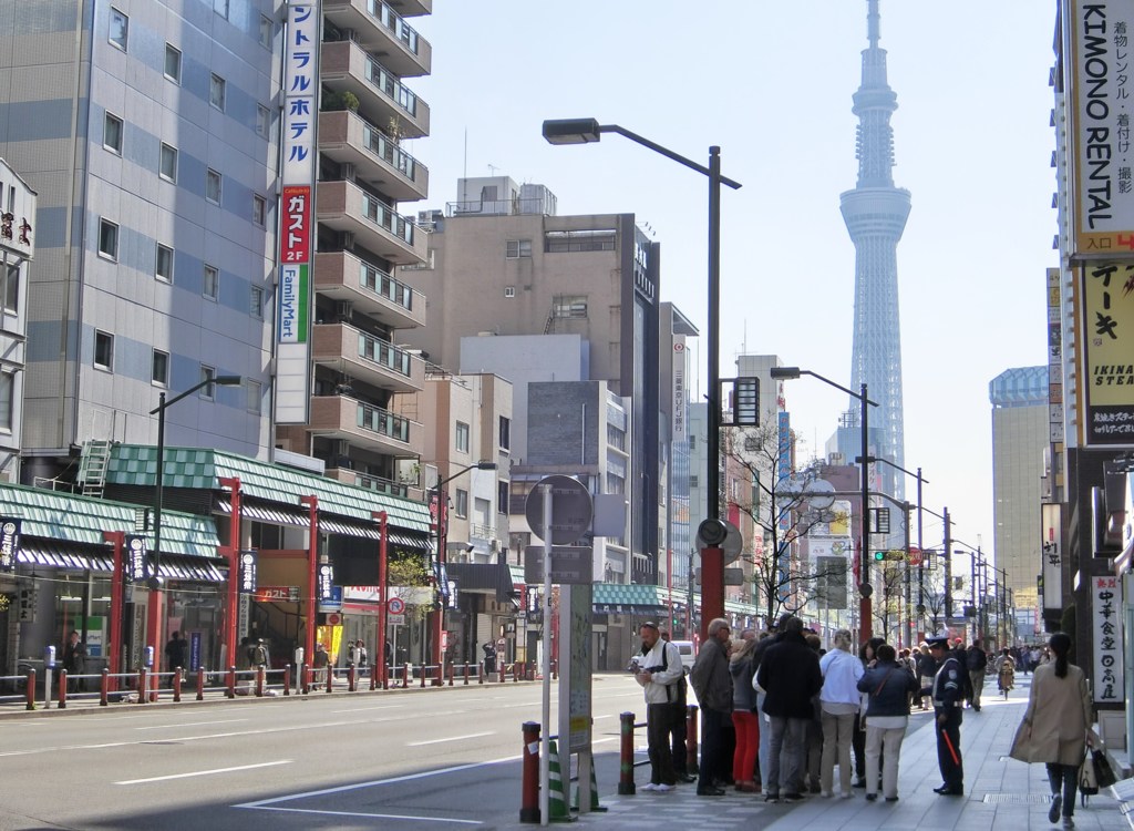 さっそく外国人観光客の団体と遭遇