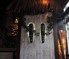 ジッと見られて