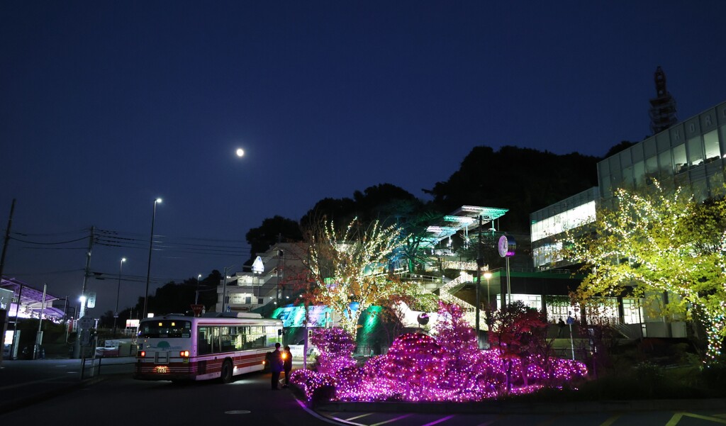 京王よみうりランド駅前