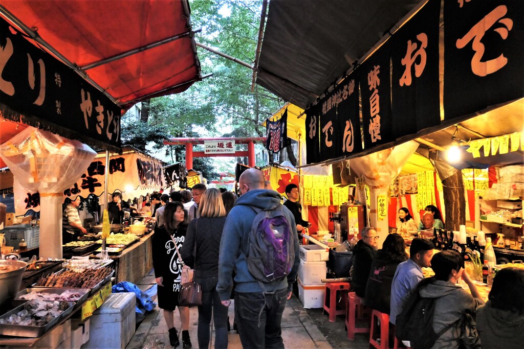 参道が居酒屋になってる (^-^;