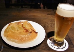 ジャズバーの羽根つき餃子