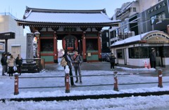 雪の雷門