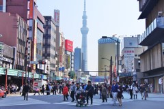 雷門前のスクランブル交差点