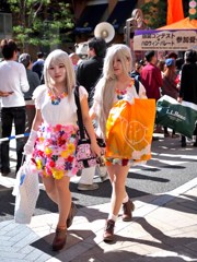 涼しげなコスプレーヤーも