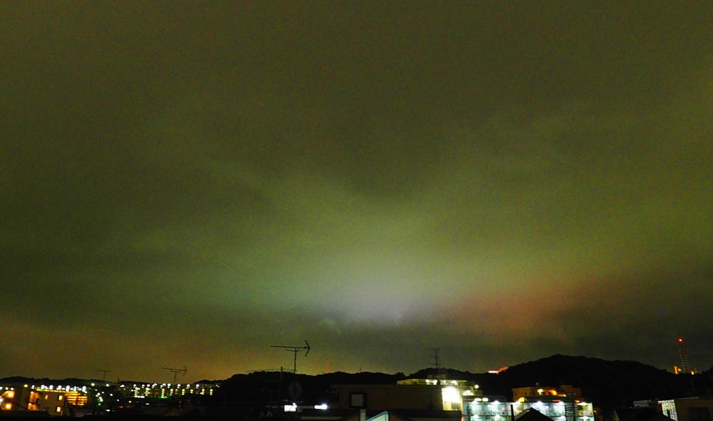 雷雨とオーロラ