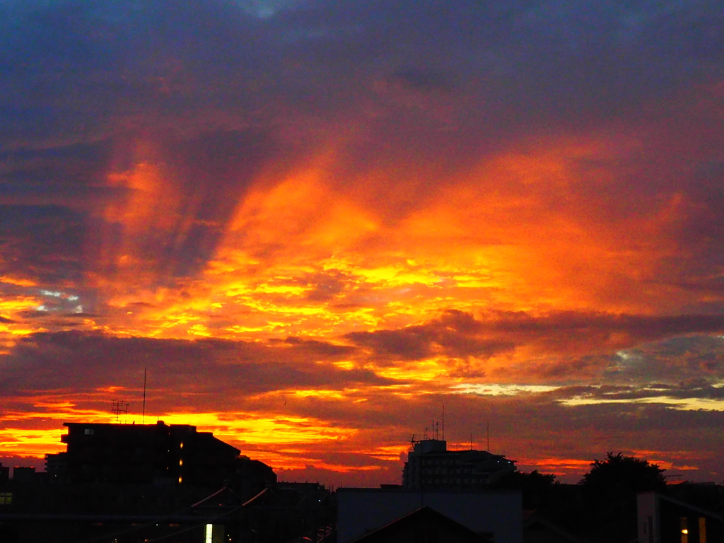 夕焼けは控えめに