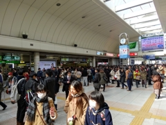 ピースじゃないんかい！