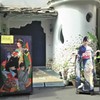 派手なレンタルキモノ店
