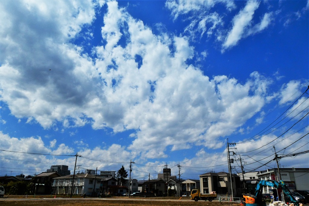 更地の青空