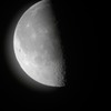 薄衣をまとった月