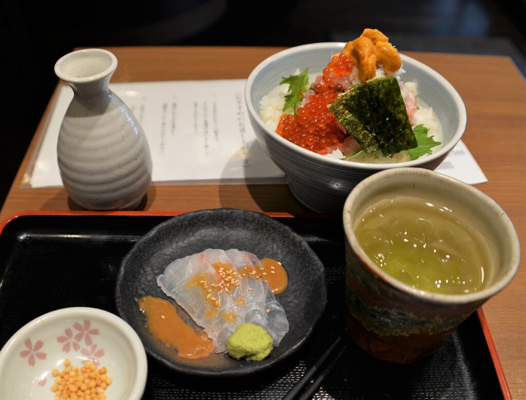 海鮮ぜいたく丼の上