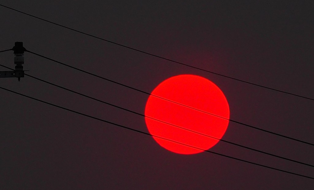 深紅の夕陽