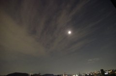 夜の筋雲