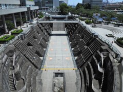 窓際へ行くと