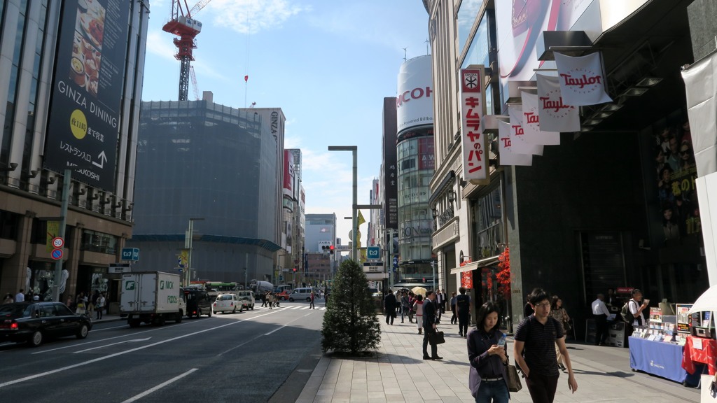 変貌する銀座4丁目交差点