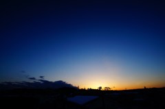 残雪の夕暮れ