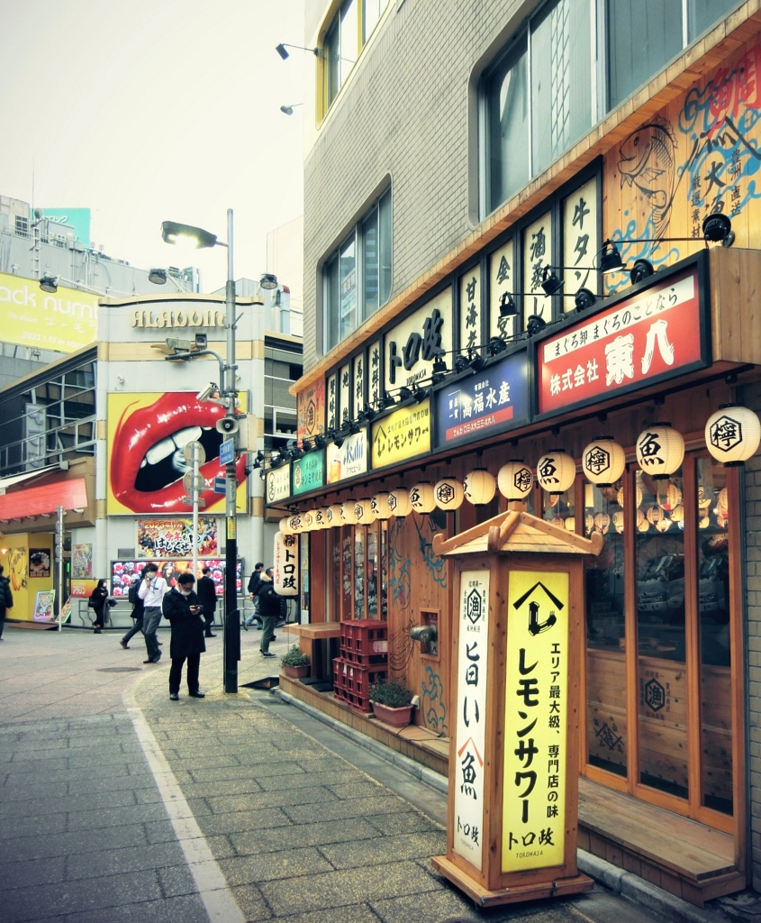 レモン社前にレモンサワーの看板
