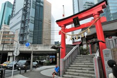 日比谷神社に新虎通り