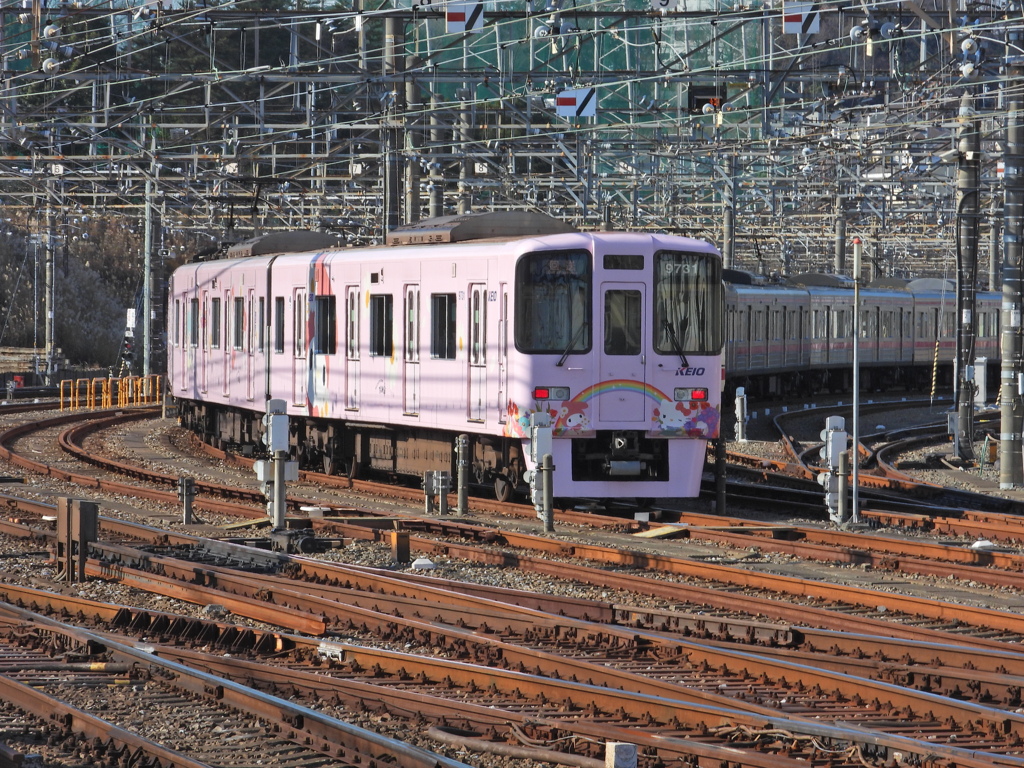 サンリオフルラッピング車両