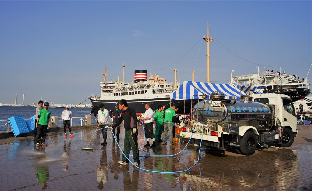 横浜市水道局が出動