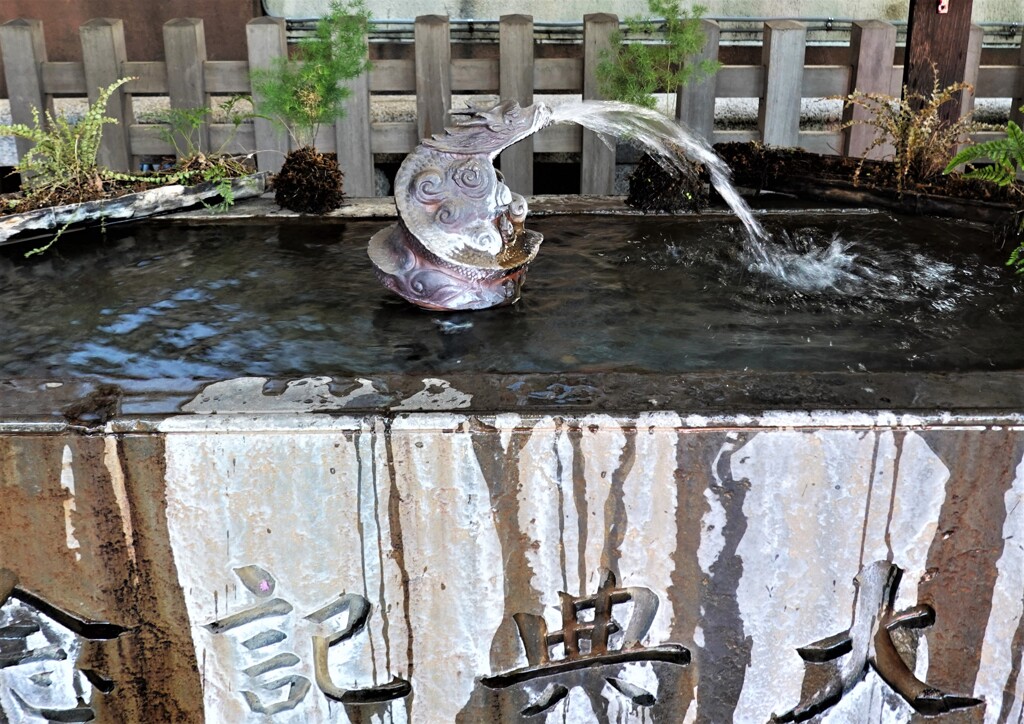 小野照崎神社の手水舎