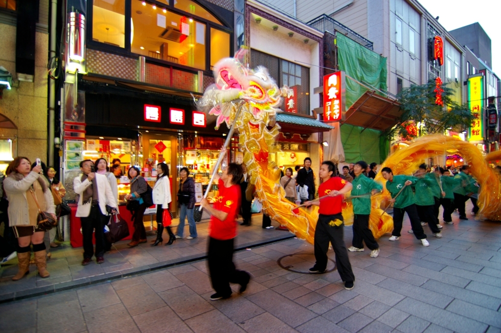 ダイナミックな龍舞