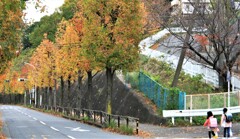 下校する小学生