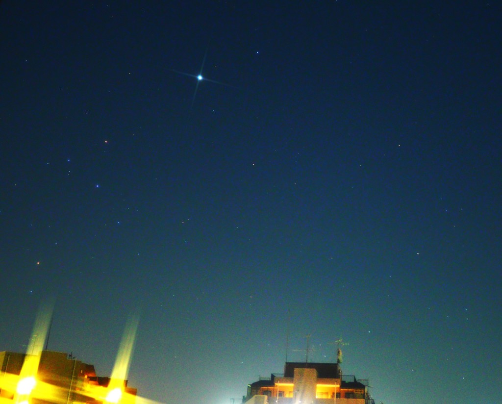 夜明け前の冬空